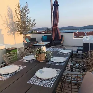 Apartament Penthouse Aurelia, Rooftop Terrace & Jacuzzi, Turanj